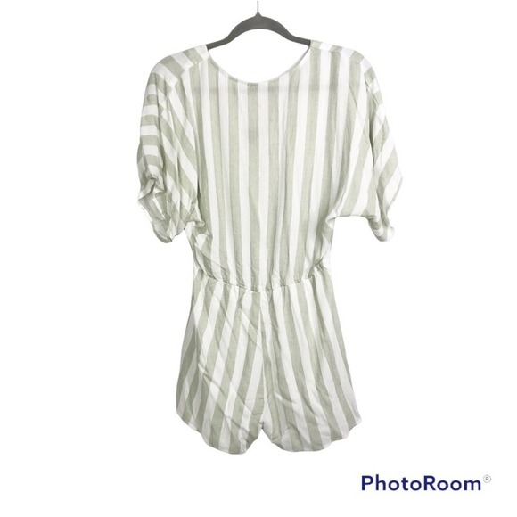 Le Lis Light green and white striped Dolman sleeve drippy romper size S NWT - Picture 5 of 12